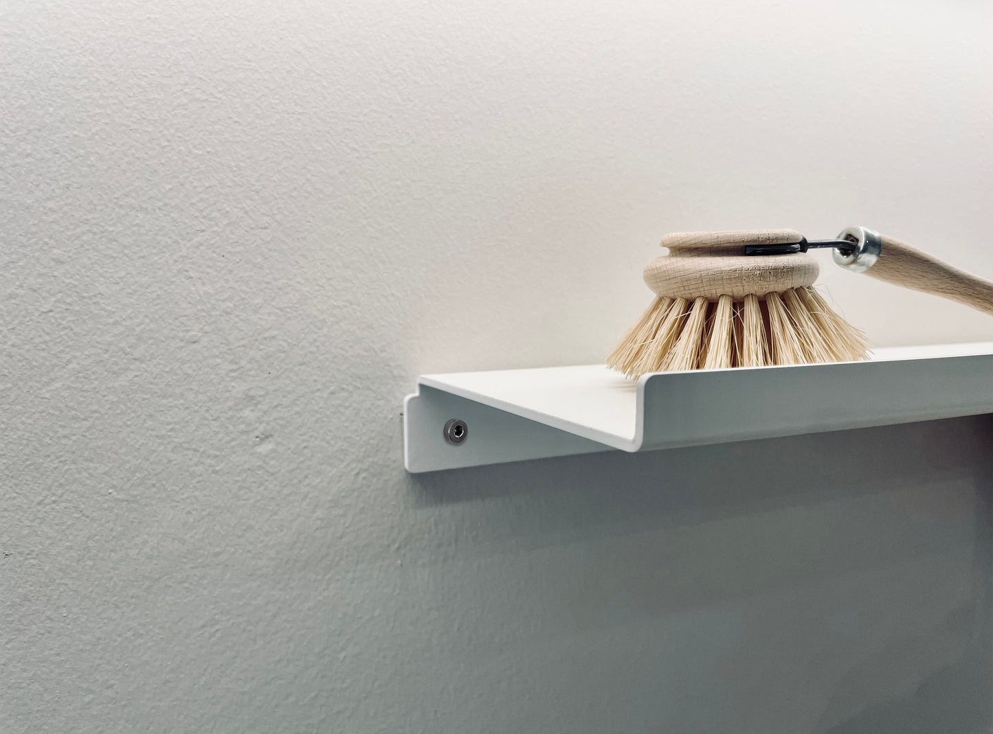 LIPPED SHELF